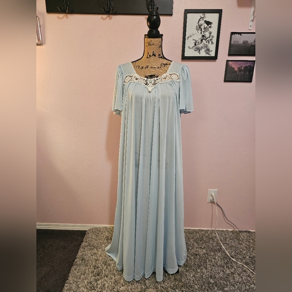 Miss Elaine Other - Beautiful Silky Smooth Vintage Nightgown